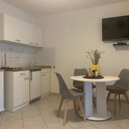 Tisina Earth Mit Parkplatz Stari Grad